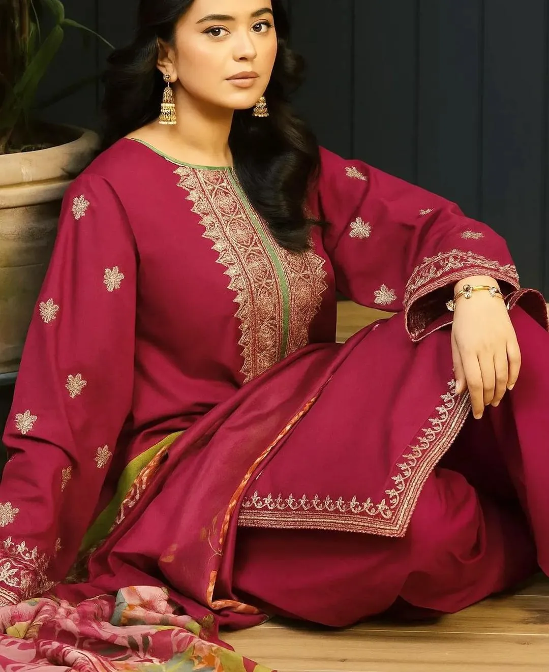Women's Olive Green Embroidered Kurta Pajama Set -2 - Image 4